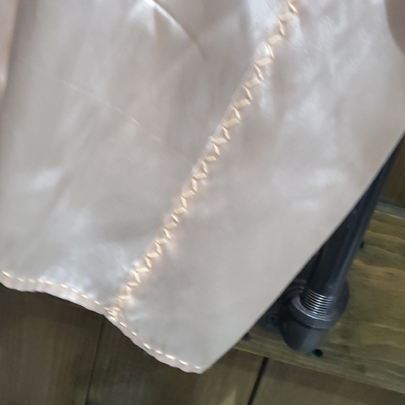 Elegant Cream Floral Embroidered Women's Top - Picture 8 of 8